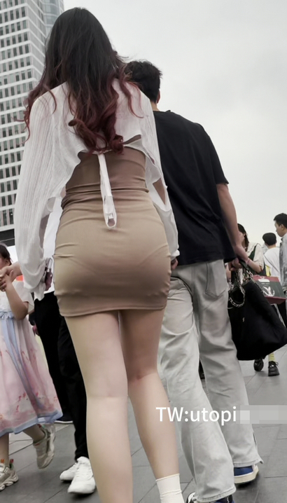 【视频】街拍艳若桃李的气质小短裙丰臀御姐[KH-777H]