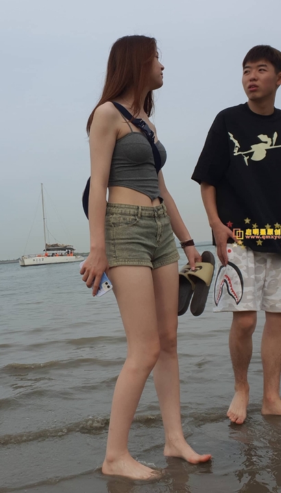 街拍清丝纠缠的时尚热裤翘臀小姐姐[GM-9JB1]