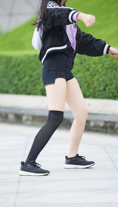 街拍一代容华的新潮热裤美臀辣妹[IW-E69L]