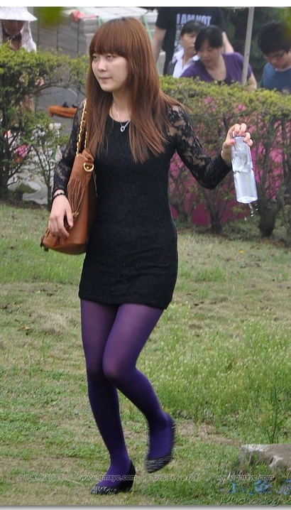偶遇温婉娴淑的小清新裹臀裙美腿美女[LI-0WR5]
