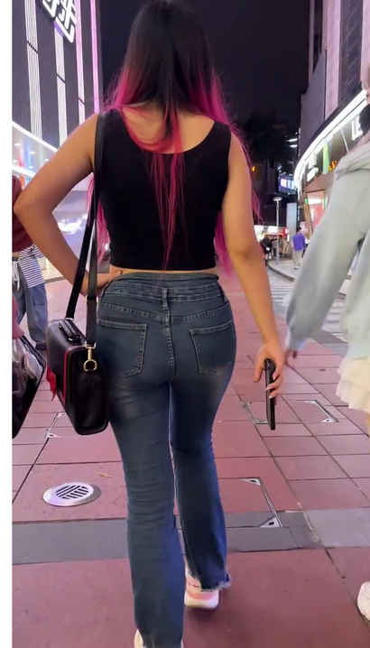 【视频】街拍温婉娴淑的时髦牛仔裤美臀女孩[IB-COYA]