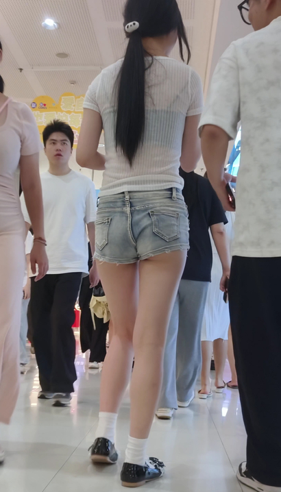 【视频】一个艳冠群芳的性感热裤丰臀美眉[HL-O20O]