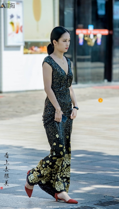 偶遇娉婷袅娜的风尚裙子美腿靓女[GH-0UIS]