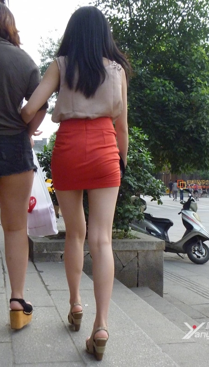 一个天生丽质的性感裙子长腿女神[AO-9K11]