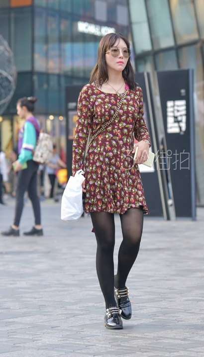 偶遇气质出众的气质裙子美腿靓女[PQ-JCT9]