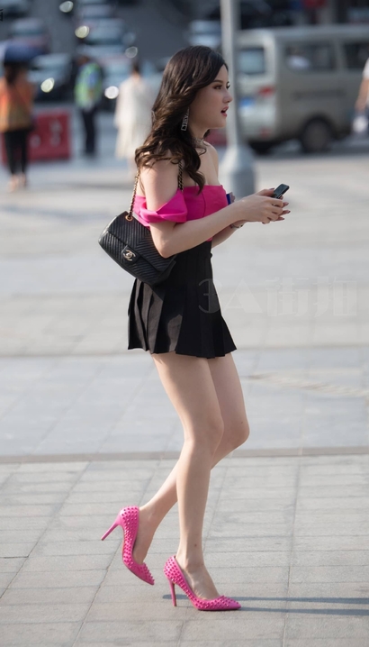 街拍美撼凡尘的极品裙子圆臀靓女[IT-34H0]