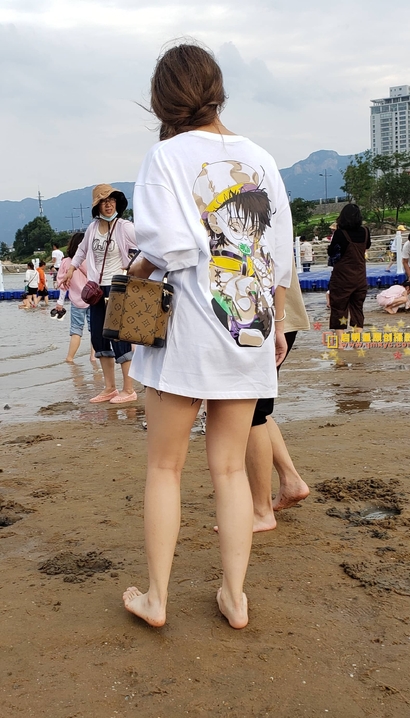 一位慧质兰心的前卫热裤大长腿女孩[JE-F88T]