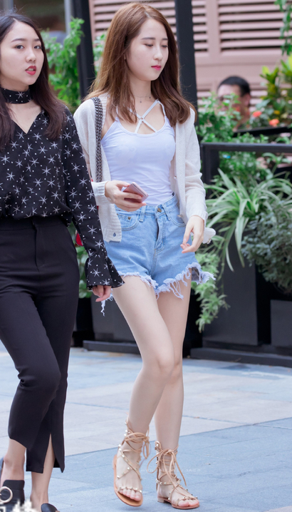 一个婀娜多姿的极品热裤翘臀美女[WN-53RP]