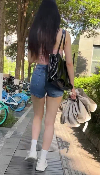 【视频】抓拍月里嫦娥的气质热裤宽臀美女[MU-0052]