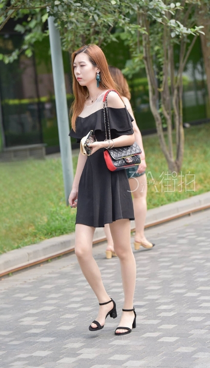 一个花容月貌的前卫裹臀裙美腿女生[GY-DH4L]