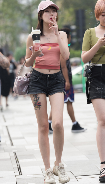 街拍腰如约素的极品热裤丰臀女神[WC-QV5P]