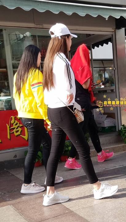 街拍身材无可挑剔的前卫紧身裤宽臀辣妹[DU-X333]