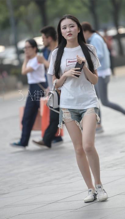 抓拍一代佳人的风尚热裤长腿美女[BZ-HP89]