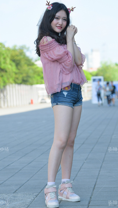 一位身姿曼妙的极品热裤美臀女神[TF-4252]