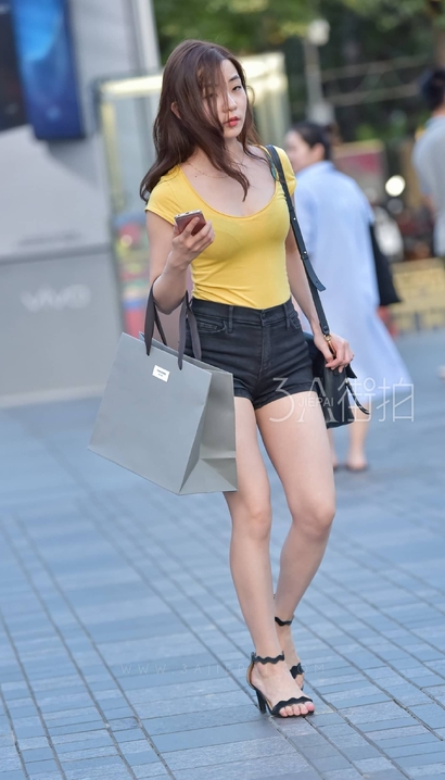 一个软玉温香的时尚热裤丰臀女生[ZV-6866]