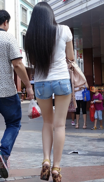 街拍聘婷秀雅的时髦热裤宽臀小姐姐[TU-52F8]