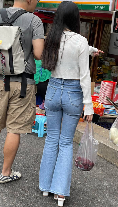 街拍聘婷秀雅的新潮牛仔裤美腿女生[RF-148Q]