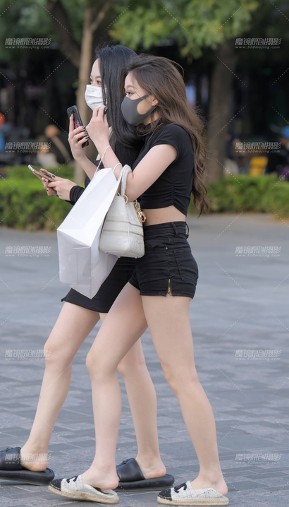 偶遇楚楚动人的小清新热裤翘臀女孩[XY-O0C8]