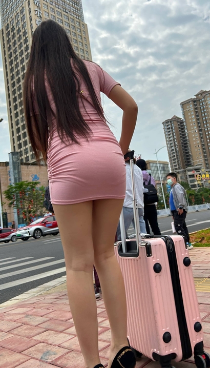 街拍花枝招展的风尚裹臀裙翘臀美女[FB-27Z3]