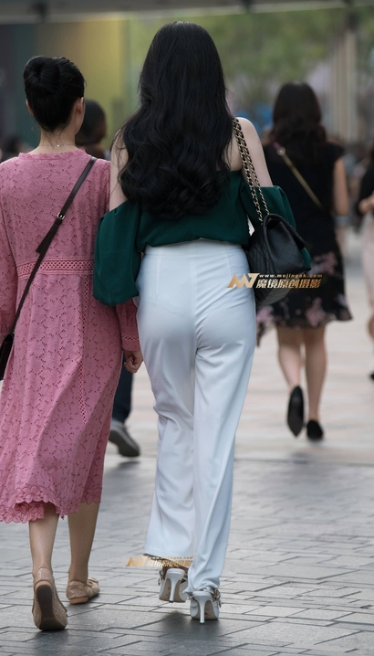 一个国色天资的气质精美装束大长腿美女[FW-Y4QQ]